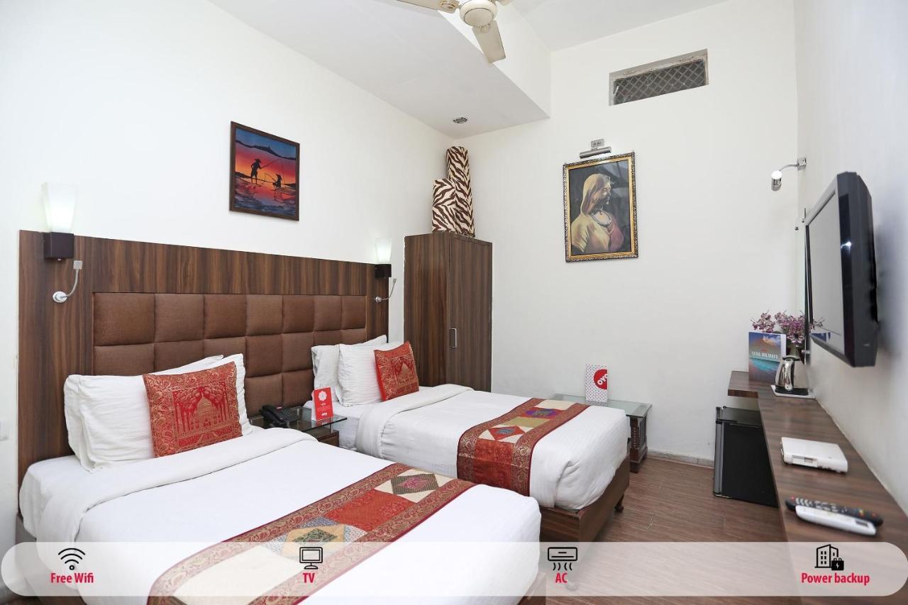 Oyo Flagship The Marc Blu Hotel Tajganj Luaran gambar