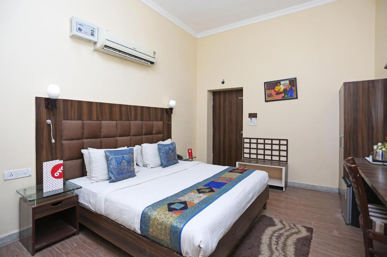 Oyo Flagship The Marc Blu Hotel Tajganj Luaran gambar
