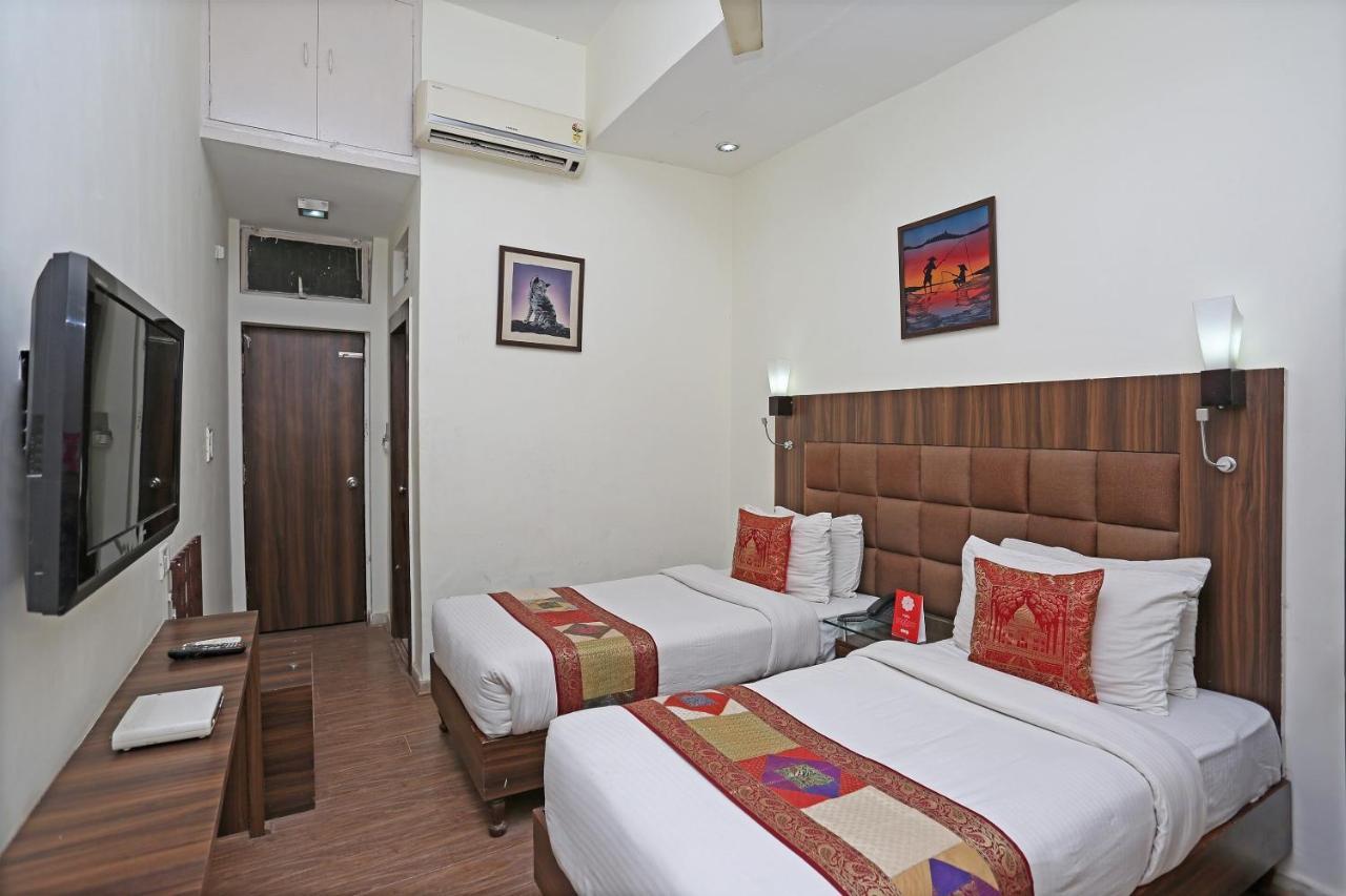 Oyo Flagship The Marc Blu Hotel Tajganj Luaran gambar