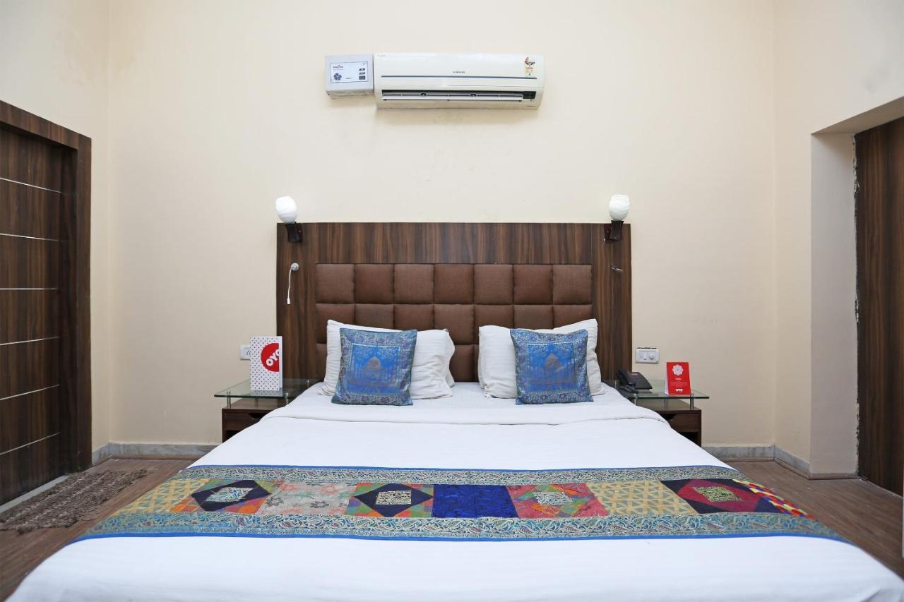Oyo Flagship The Marc Blu Hotel Tajganj Luaran gambar