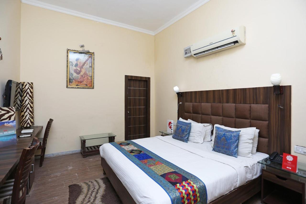Oyo Flagship The Marc Blu Hotel Tajganj Luaran gambar