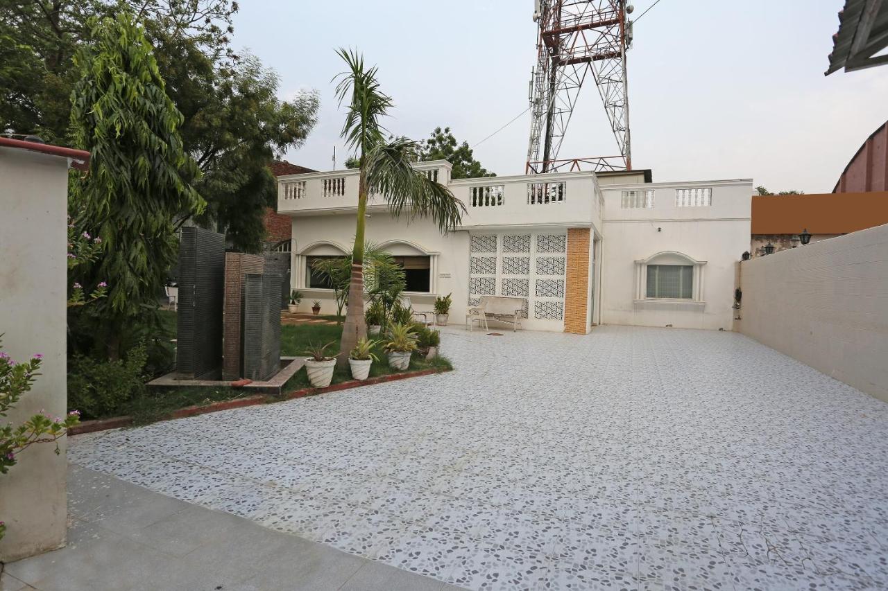Oyo Flagship The Marc Blu Hotel Tajganj Luaran gambar